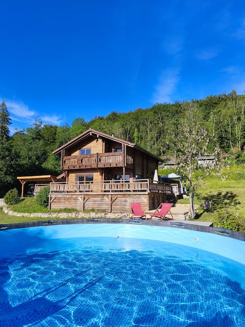 Stunning Chalet with Private Sauna & Jacuzzi.