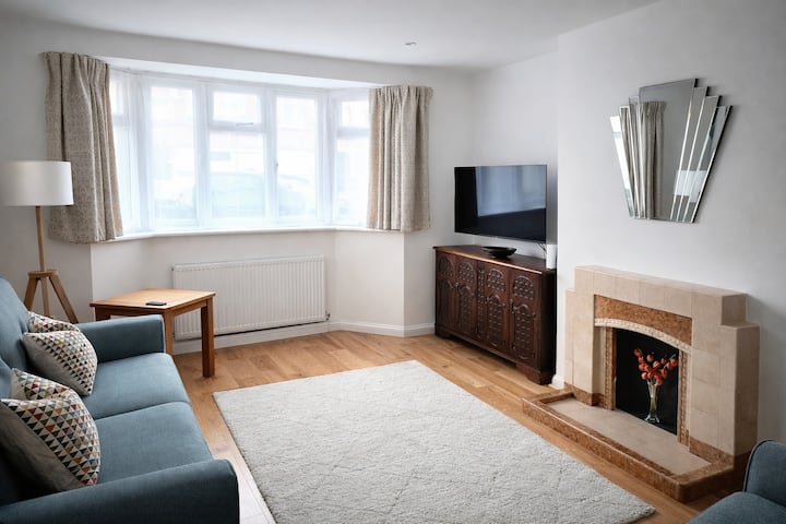 Beautifully Renovated Detached Home In Keynsham - Saltford