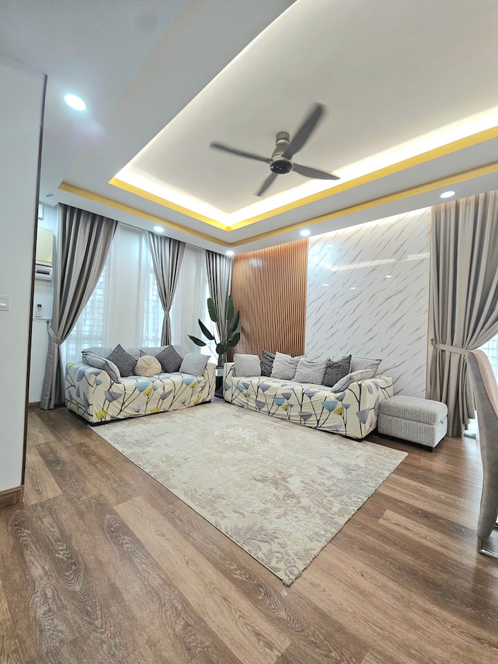 Corner Lot 3 Storey With Swimming Pool - Semenyih