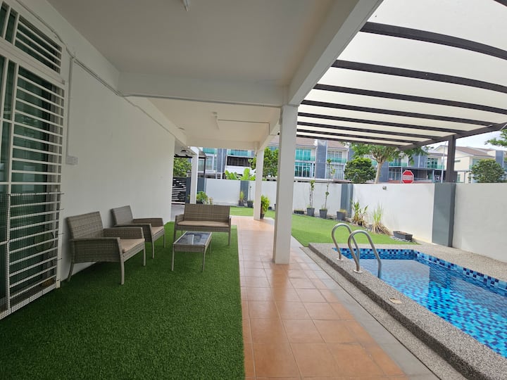 Corner Lot 3 Storey With Swimming Pool - Semenyih