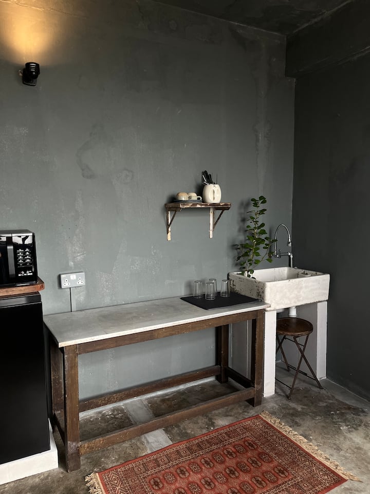 Biscuit House 2f, Entire Apartment - George Town