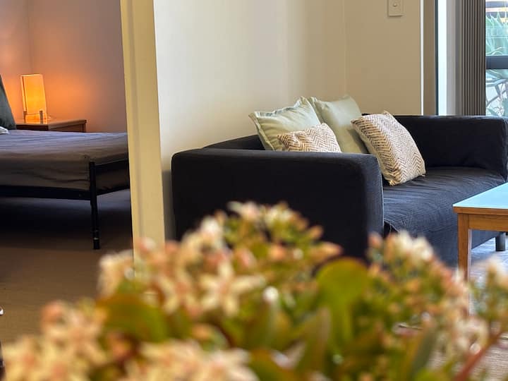 Modern Garden Courtyard Apartment 2b1b Nr Airport - Victoria Park