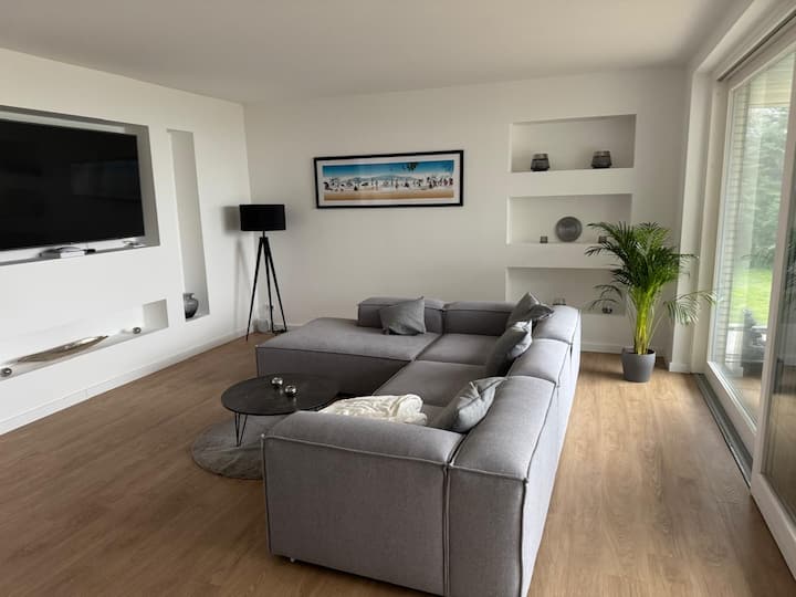 Modern Dream House With Private Spa And Gym - Hamburg