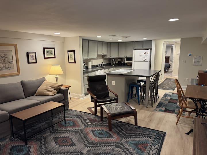 Spacious 1-bedroom Apt. With Off-street Parking - Bethesda