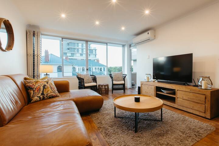 Elegant Apartment with Parking gallery image 2