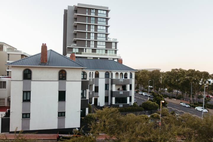 Elegant Apartment with Parking gallery image 5