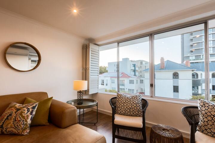 Elegant Apartment with Parking gallery image 3