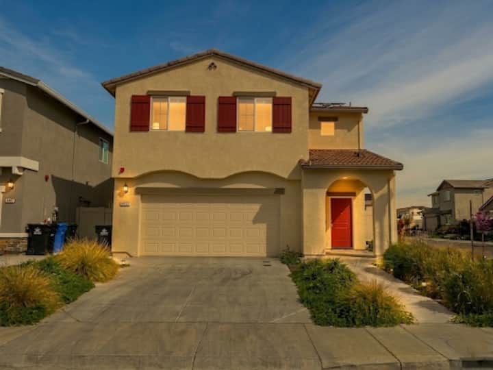 Elk Grove Gem: Large Patio, Grill & Near Downtown - エルクグローブ, CA