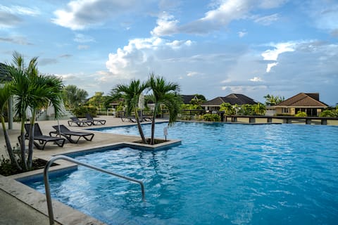 Modern, Family 3BR w/ Private Beach Access