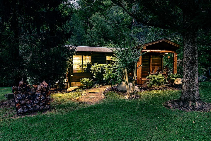 Cozy Creek | Hot Tub + Creek View - Cosby, TN