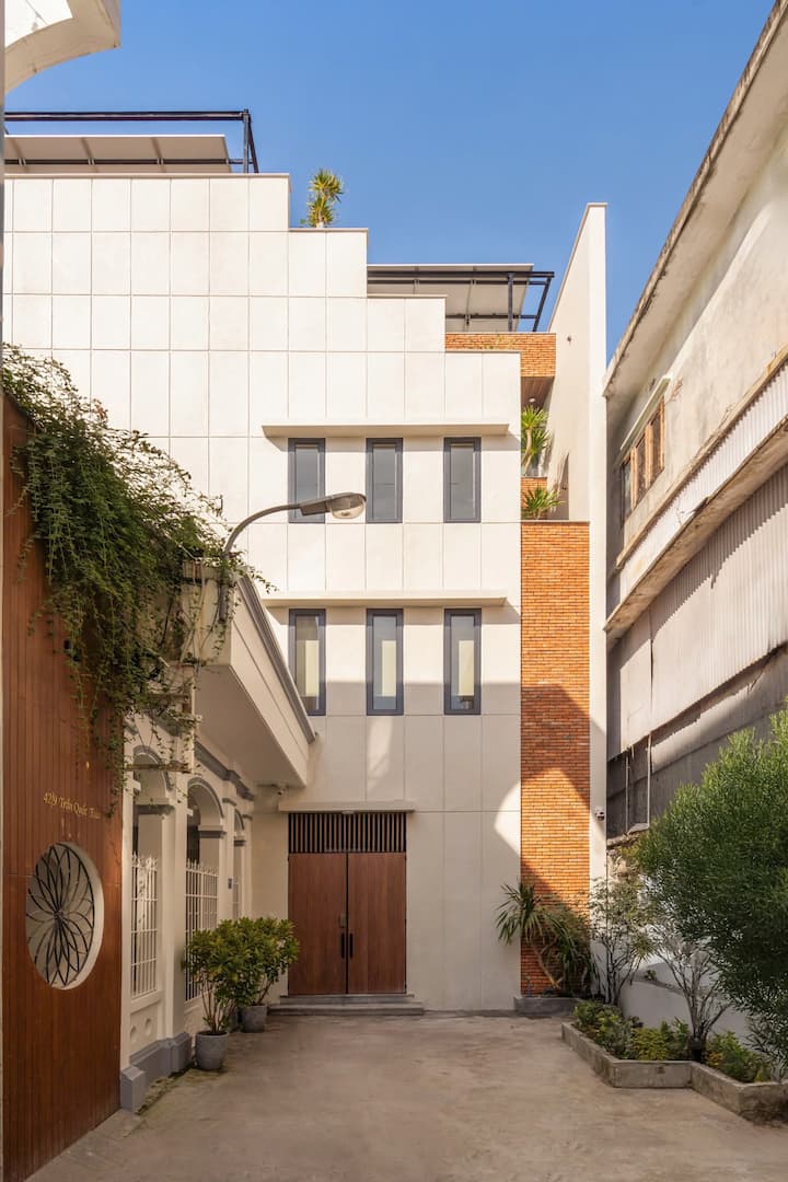 Hình ảnh Sân trước 1