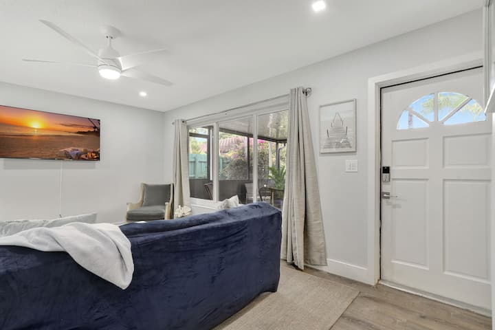 Coastal Escape W. Outdoor Patio - 1 Block To Beach - Pompano Beach, FL