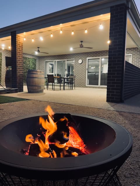•The Vines•Pool & Fire pit-Country Retreat-