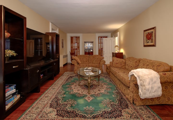 Historic Stonehaven Mansion w/ Modern Touches, furnished house in Medina, NY