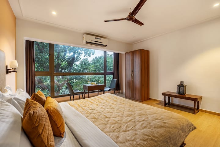 entire private 8 bedroom villa