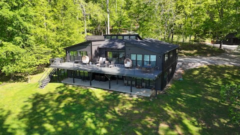 *Lake Front! *Hot Tub! *Sleeps 20! *Dock! *Games!*