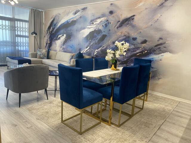 Stunning Mountain Views-Luxurious Apartment