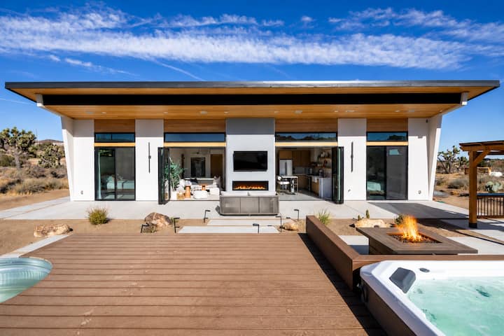Cowboy Plunge/pool, Sauna, Hot Tub, Award Winning! - Yucca Valley, CA