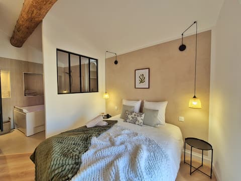 Le Petit Raho - Romance, Massage and Jacuzzi