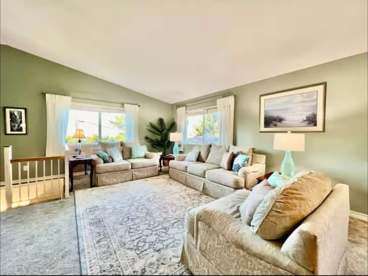 Hillside Terrace Retreat - Gold Beach, OR