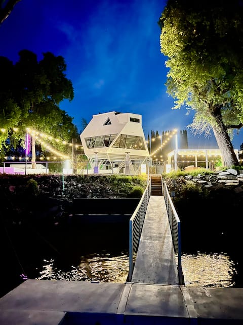 Spaceship On The River-Dock & Events-Boat&jetskis