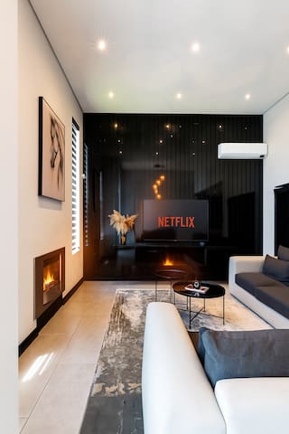 Luxurious Villa With Mountain View Seaside gallery image 3