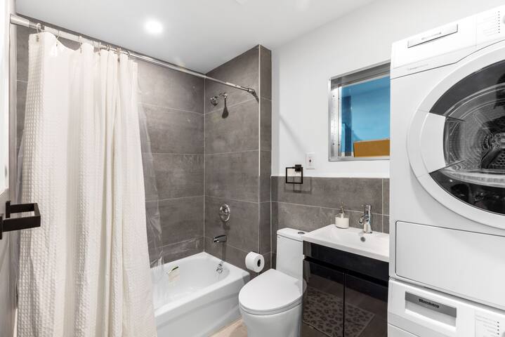 Charming Manhattan getaway! gallery image 3