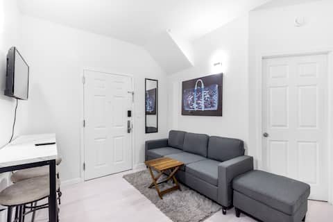 Successful Airbnb property: Charming Manhattan getaway! in Harlem (North)