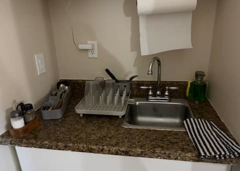 Top performing Airbnb: Peaceful studio located near beach mall airport in Hallandale Beach