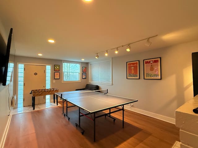 3 King/1 Queen Bedroom, Game room, 5 Parking spots gallery image 2