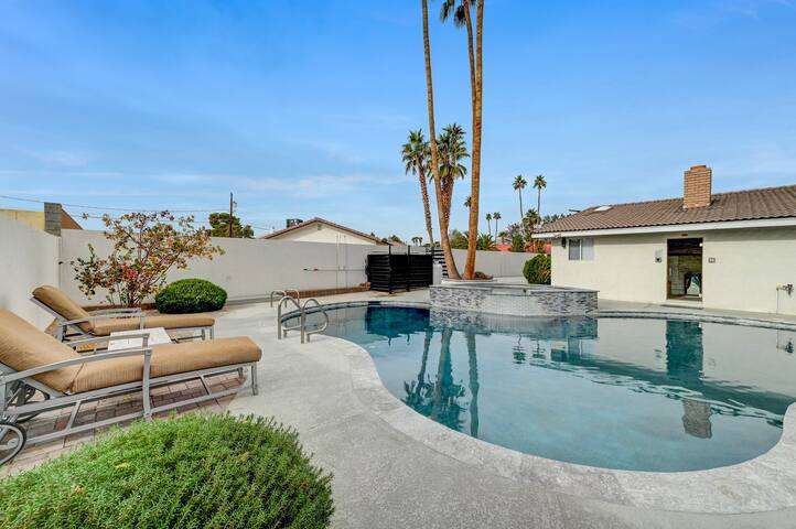 Luxury Villa Private Pool+Spa+Sauna+Billiard gallery image 2