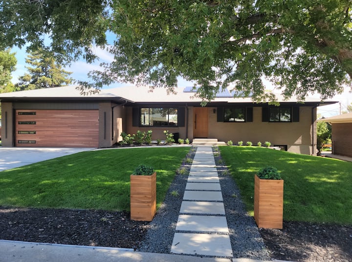 Luxury Remodel:
5 Mi To Red Rocks Amphitheatre - Morrison, CO