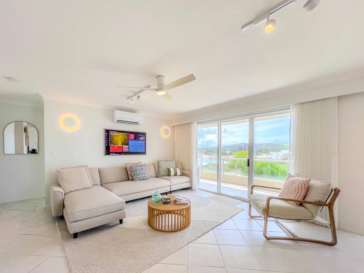 Popular Airbnb listing: Beachfront By The Window! in Palm Beach