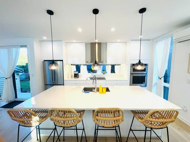 Sunshine in Seattle‒Newly built‒Walk downtown‒AC gallery image 2