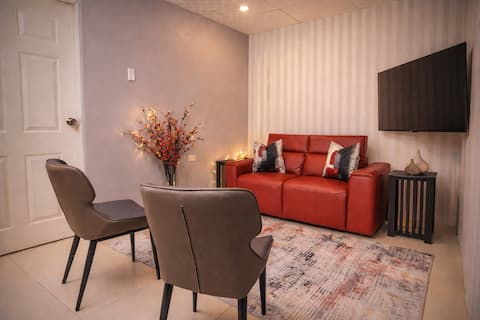 The Monarch - Ultra Modern 2Bdr Condo near Airport