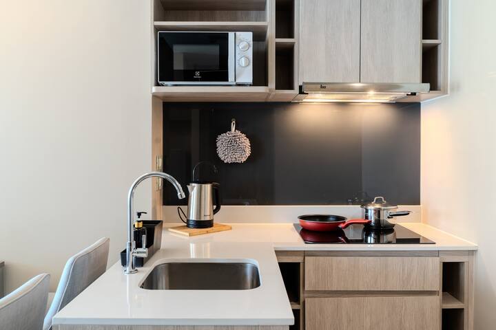 5 Star Luxury Sky Pool 2BR condo near BTS Thong Lo gallery image 4