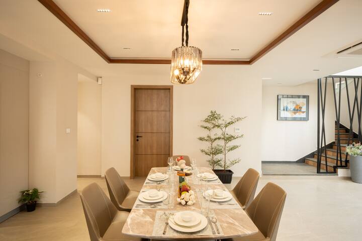 Dining area image 4
