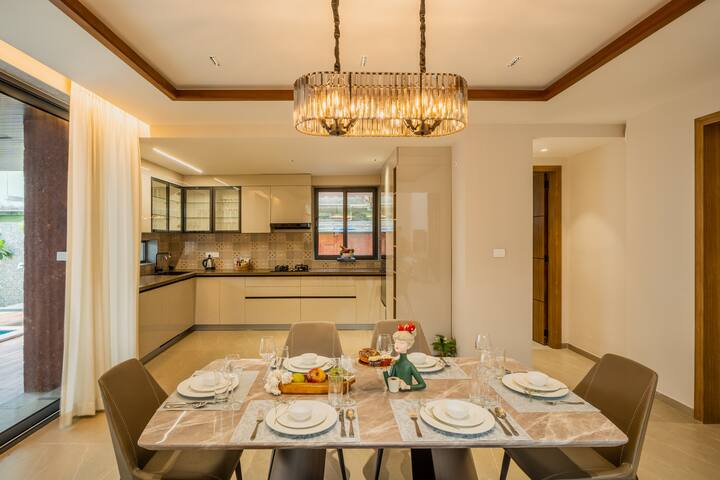 Dining area image 2