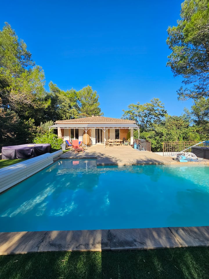Solarium Nîmois - Nîmes – 4 Ch. 2sdb– 8 Pers. - Nîmes