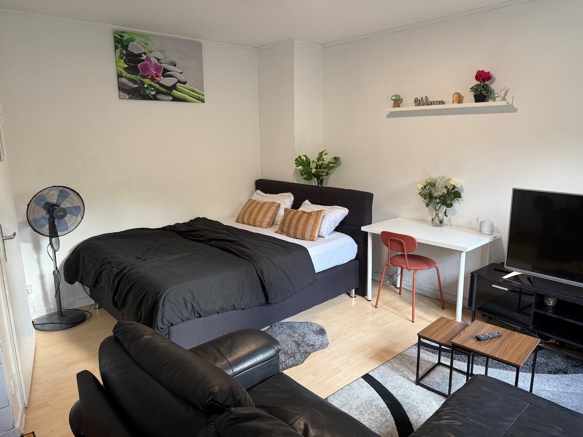 Successful Airbnb property: Cozy Space by the Train Station in Südviertel