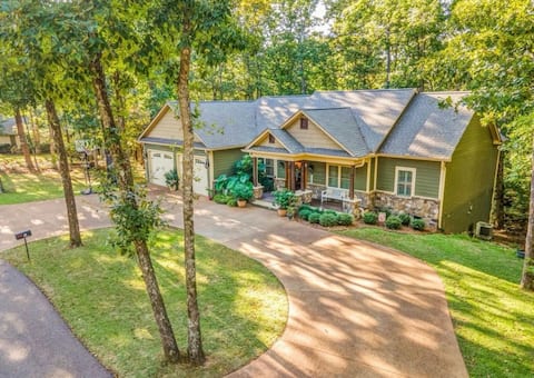 Walk to Pickwick Lake & neighborhood Boat Ramp