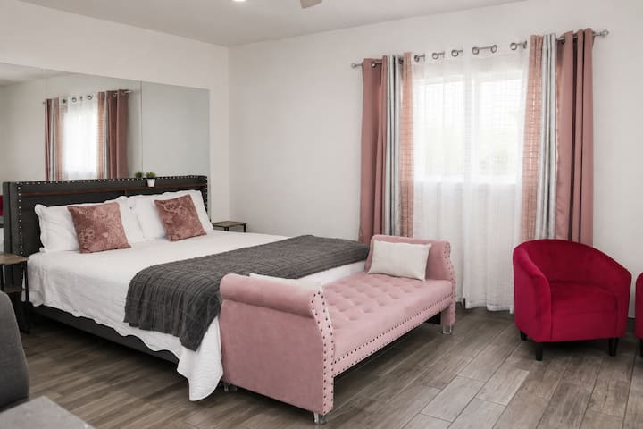 Studio 8 Minutes Downtown! - Las Vegas