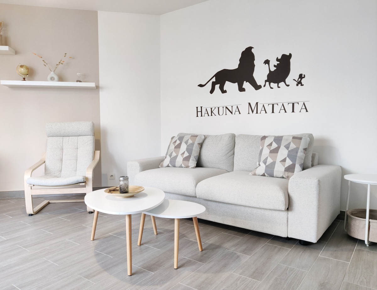 Popular Airbnb listing: CasaSimba - Apartment 8 minutes from Disneyland ! in Bussy Saint Georges