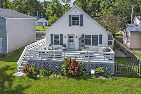 The Lily Pad on Loon Lake | Lake view house + dock
