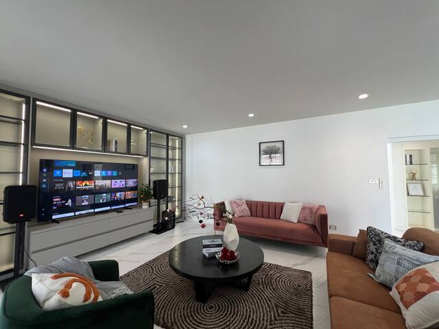 富人区素坤逸71巷花园泳池别墅，前后双花园私密性极强 订满三天以上送接机 gallery image 3