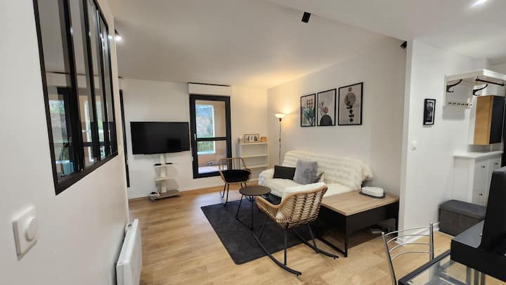T2 Confort Moderne Avec Terrasse Et Parking, Rueil - Versailles