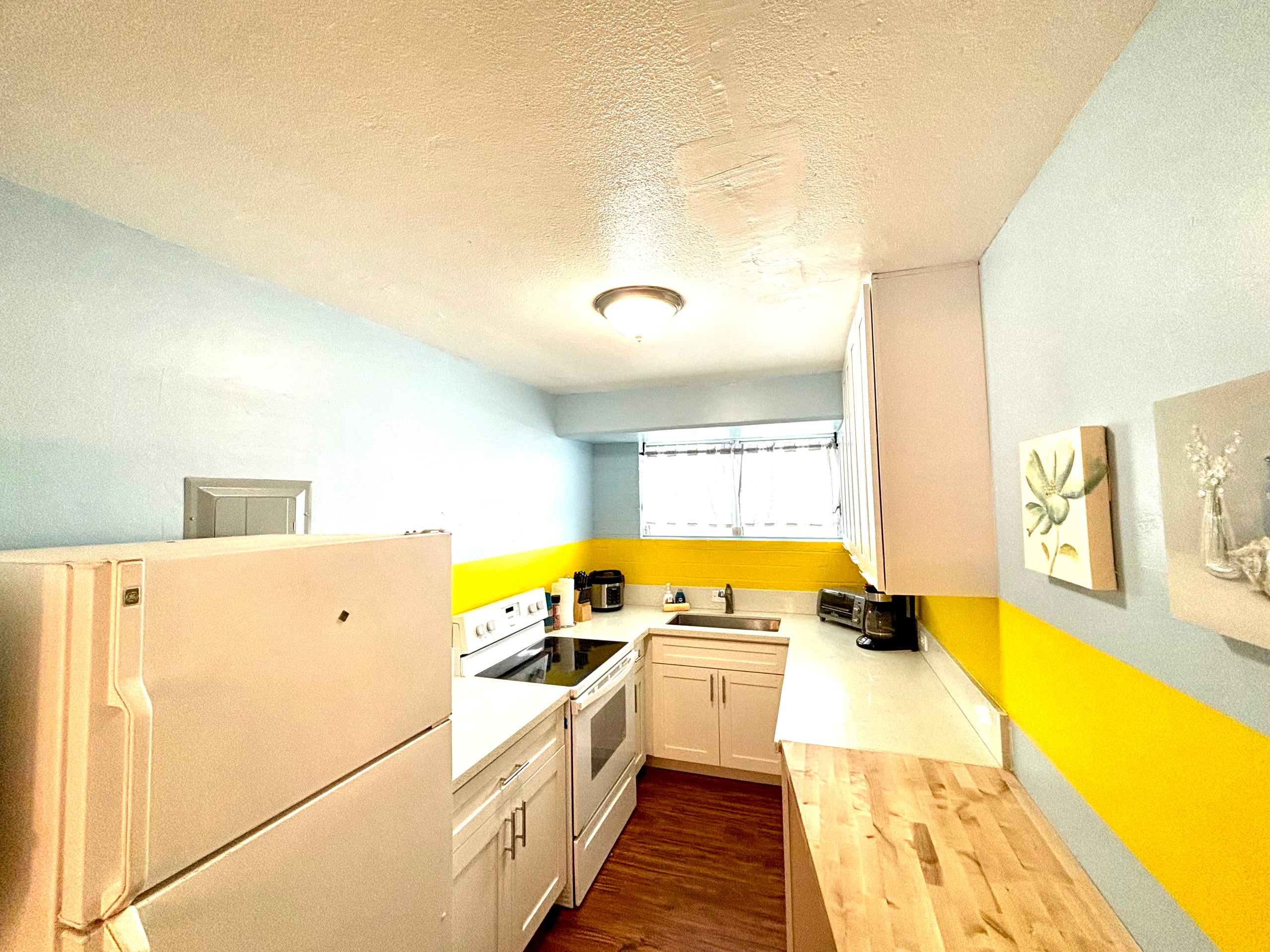 Budget-Friendly 2-bedroom heart of Waikiki/kitchen - Image 8
