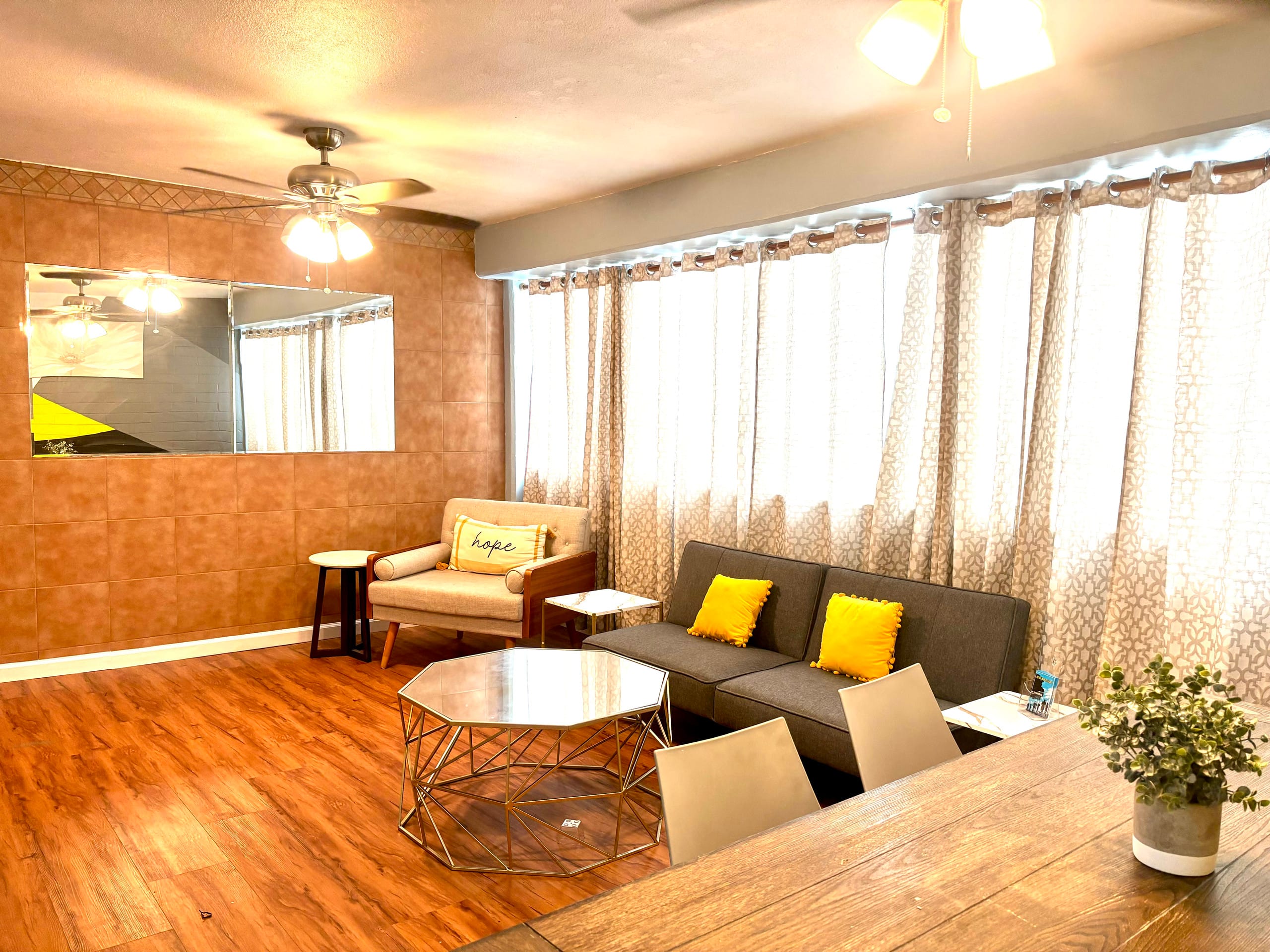 Budget-Friendly 2-bedroom heart of Waikiki/kitchen - Image 2