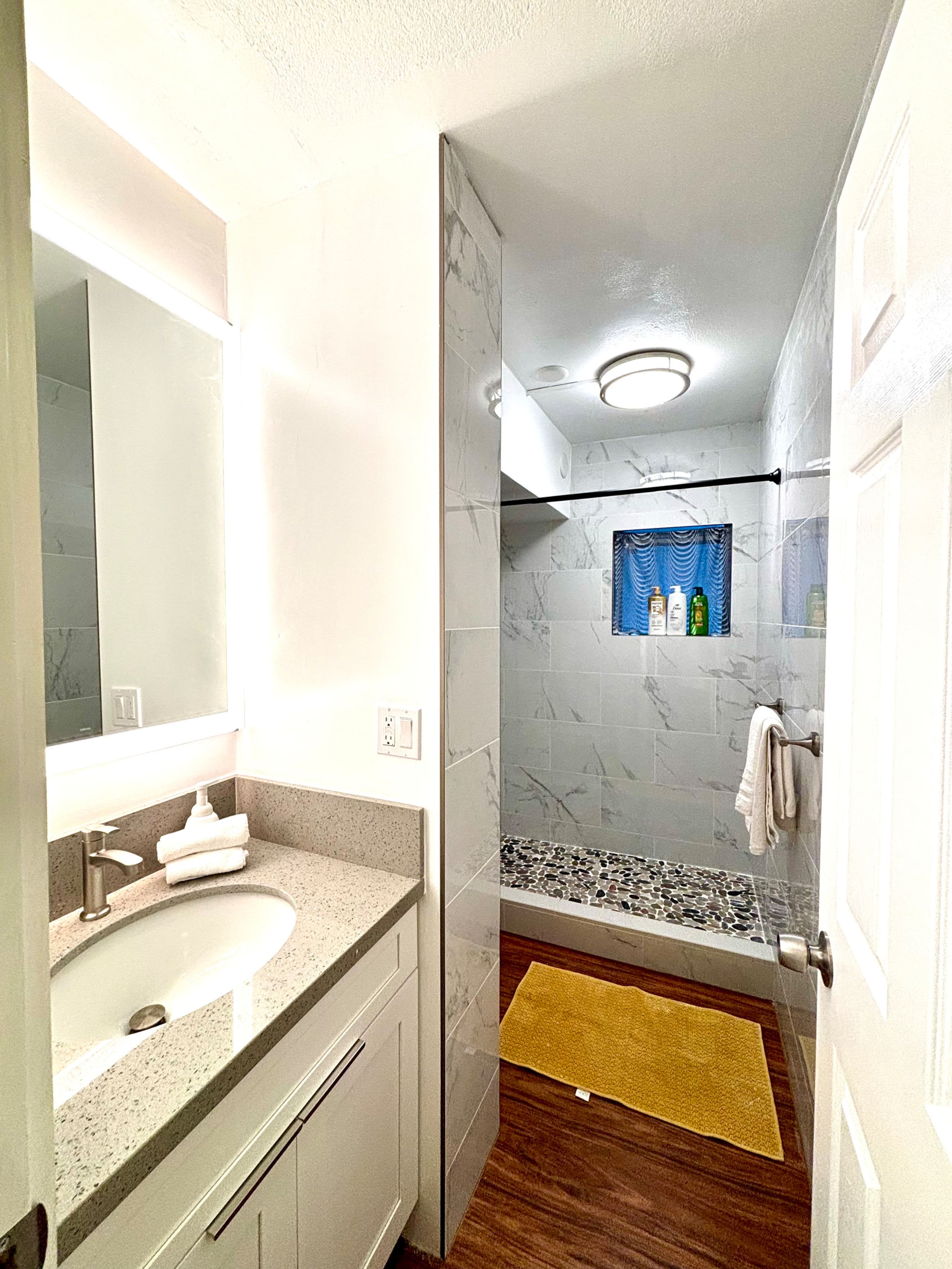 Budget-Friendly 2-bedroom heart of Waikiki/kitchen - Image 22