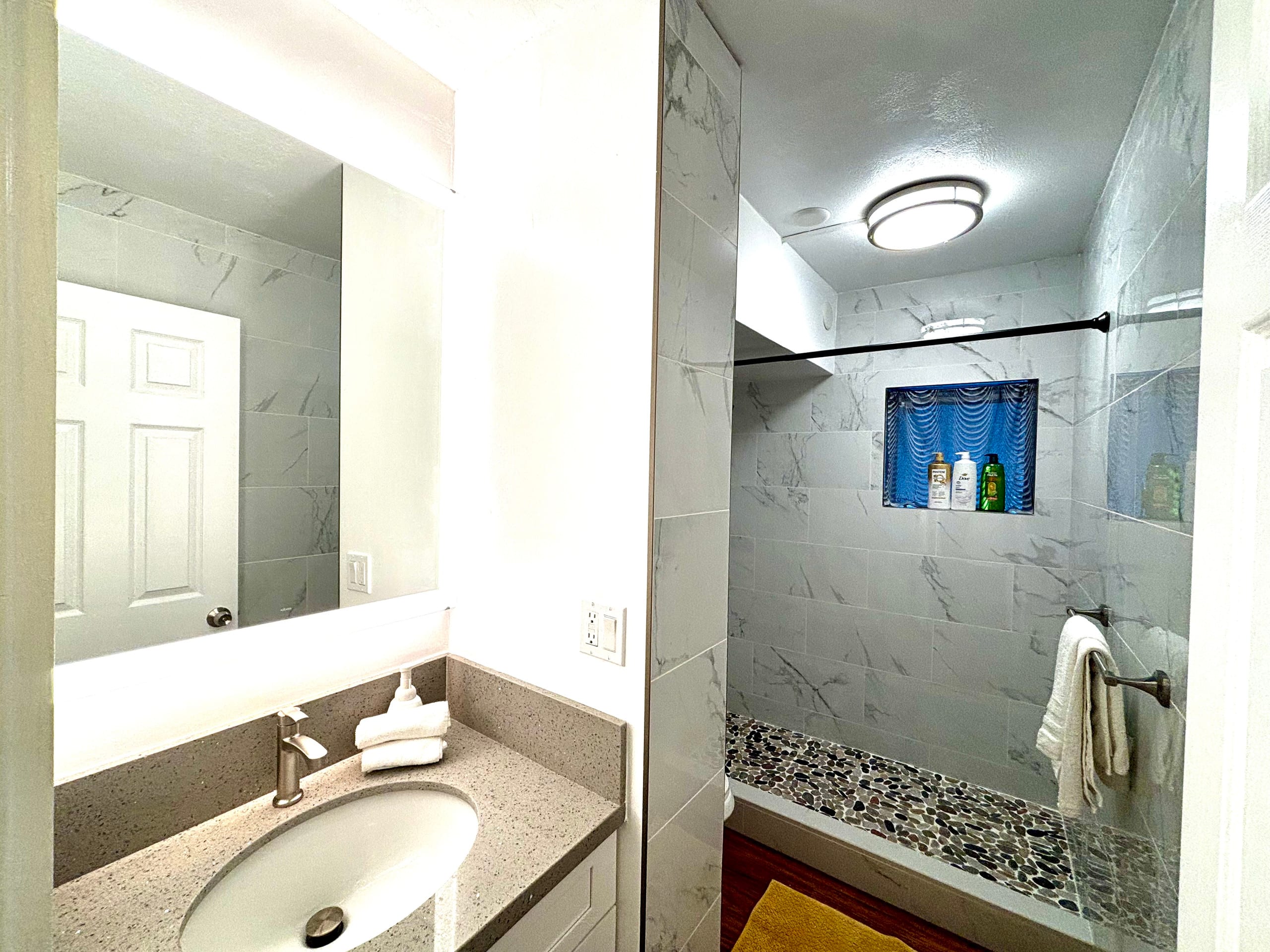 Budget-Friendly 2-bedroom heart of Waikiki/kitchen - Image 21